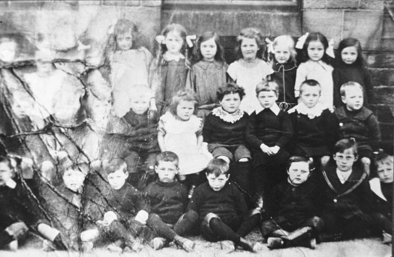 Long Preston School Group 1.JPG - Long Preston School Group.   ( Date not known - Can anyone date this and name any of the pupils or teacher? ) 